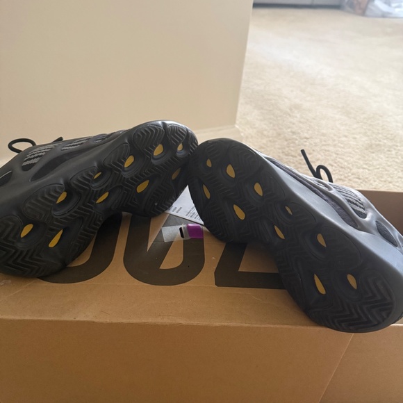 Sneakers - Picture 3 of 5